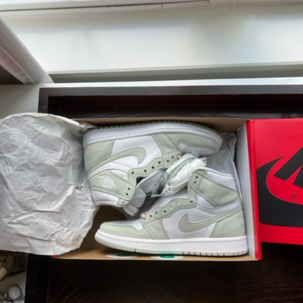 Womens AIR JORDAN High tops - Picture 7 of 7